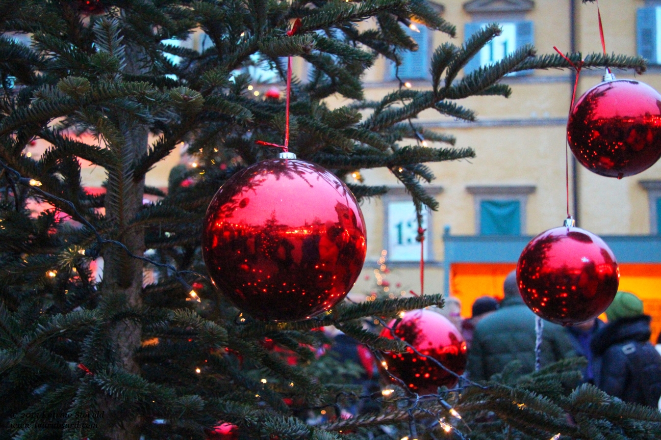 Schloss Hellbrunn means "Shiny Ornaments" in German. Maybe.